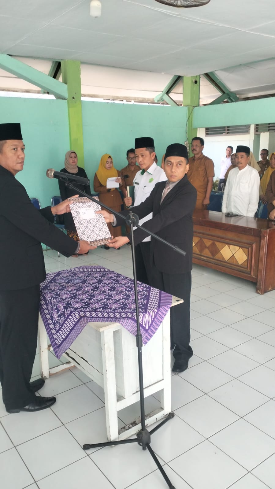 Camat Besuk Lantik Pj Kepala Desa Besuk Kidul, Fokus Pembenahan Administrasi dan Pelayanan